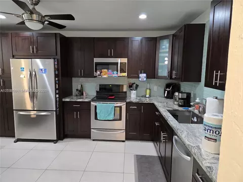 295 Jacaranda Dr #20, Plantation, FL 33324