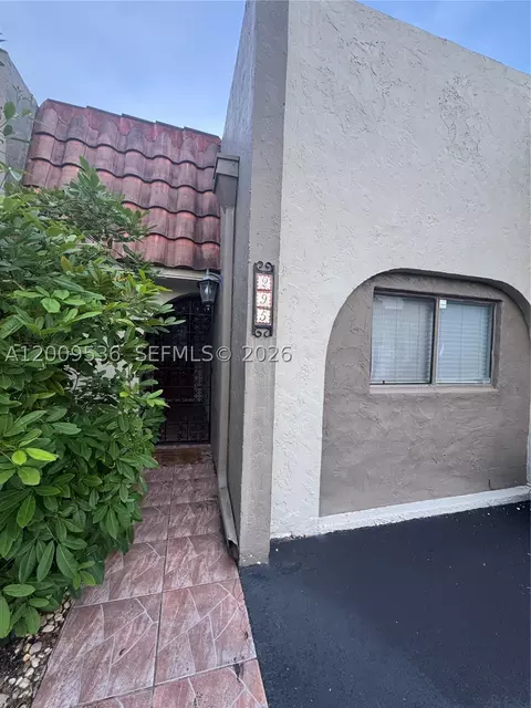 295 Jacaranda Dr #20, Plantation, FL 33324