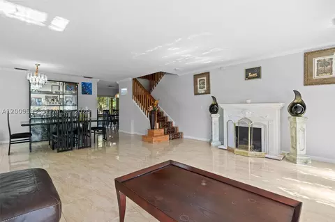 1001 SW 100th Ter, Pembroke Pines, FL 33025