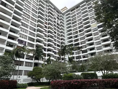 600 Three Islands Blvd #1402, Hallandale Beach, FL 33009