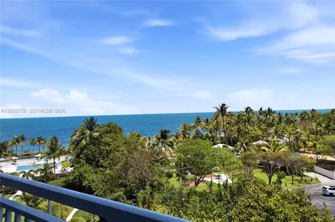 View/Area - 605 Ocean Dr #7L, Key Biscayne, FL 33149 photo 3 of 10