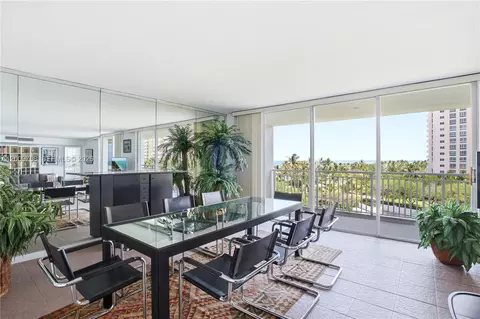 Dining - 605 Ocean Dr #7L, Key Biscayne, FL 33149 photo 1 of 3