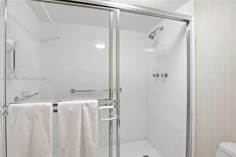 Bath - 605 Ocean Dr #7L, Key Biscayne, FL 33149 photo 4 of 4
