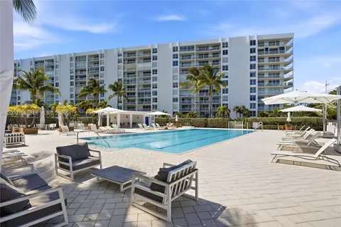 Exterior - 605 Ocean Dr #7L, Key Biscayne, FL 33149 photo 3 of 4