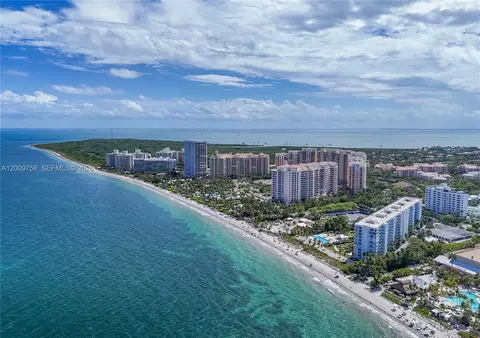 View/Area - 605 Ocean Dr #7L, Key Biscayne, FL 33149 photo 8 of 10