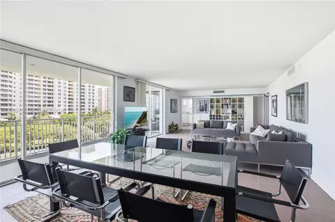 Dining - 605 Ocean Dr #7L, Key Biscayne, FL 33149 photo 2 of 3