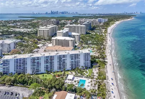 View/Area - 605 Ocean Dr #7L, Key Biscayne, FL 33149 photo 6 of 10