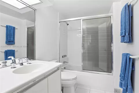 Bath - 605 Ocean Dr #7L, Key Biscayne, FL 33149 photo 1 of 4