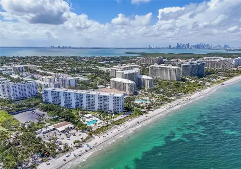View/Area - 605 Ocean Dr #7L, Key Biscayne, FL 33149 photo 4 of 10