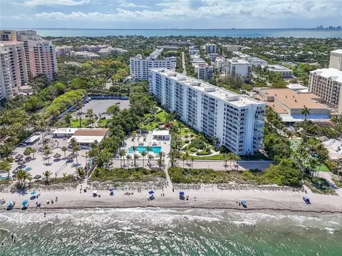 View/Area - 605 Ocean Dr #7L, Key Biscayne, FL 33149 photo 9 of 10