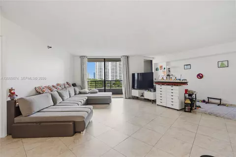3300 NE 191st St #609, Aventura, FL 33180