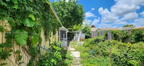9401 NW 19th St, Pembroke Pines, FL 33024