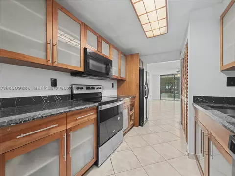 7451 NW 16th St #110, Plantation, FL 33313