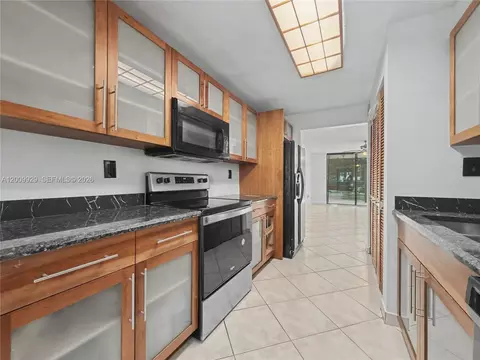 7451 NW 16th St #110, Plantation, FL 33313