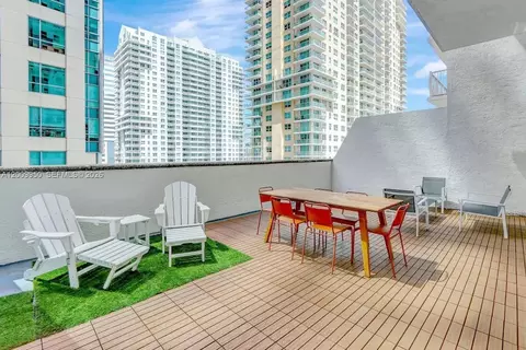 1200 Brickell Bay Dr #1404, Miami, FL 33131