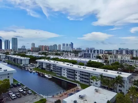 3551 NE 169th St #105, North Miami Beach, FL 33160