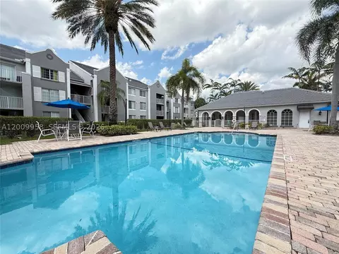 711 SW 111th Way #202, Pembroke Pines, FL 33025