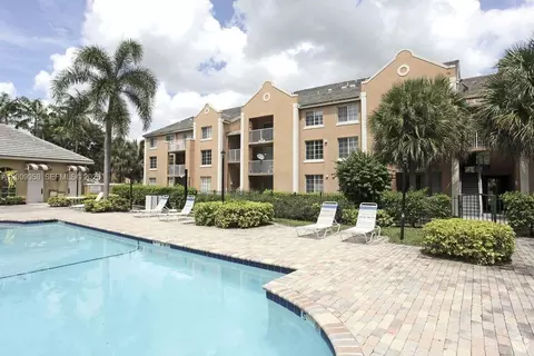 711 SW 111th Way #202, Pembroke Pines, FL 33025