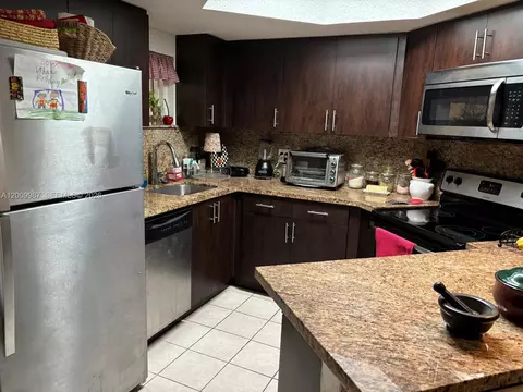 8225 Lake Dr #404, Doral, FL 33166