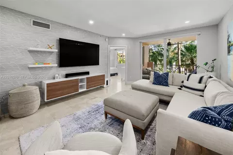 100 Meridian Ave #233, Miami Beach, FL 33139