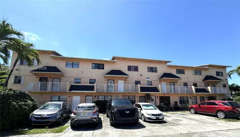 2260 W 53rd Pl #7, Hialeah, FL 33016