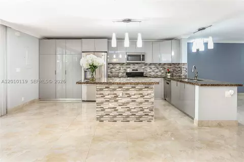 928 NE 27th Ave, Hallandale Beach, FL 33009