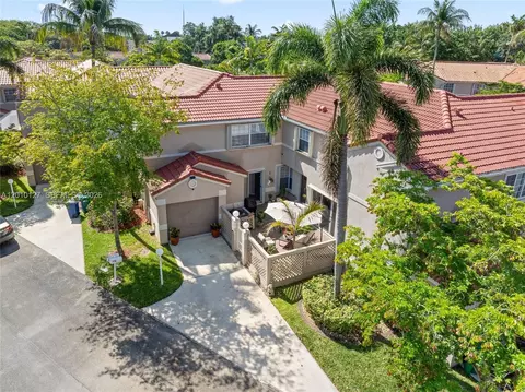 11004 Neptune Dr, Hollywood, FL 33026