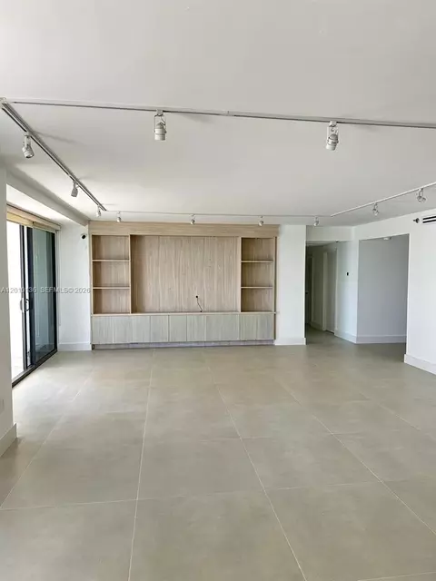 10205 Collins Ave #907, Bal Harbour, FL 33154