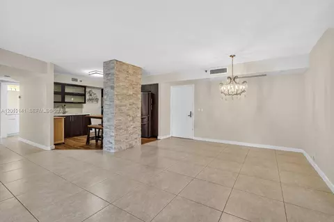 3500 Mystic Pointe Dr #302, Aventura, FL 33180
