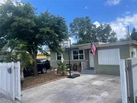 2144 NW 85th St, Miami, FL 33147