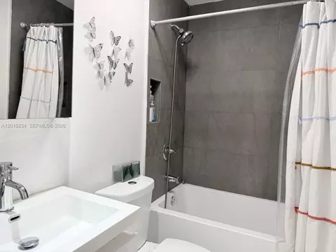 Bath - 7560 NW 173rd Ln, Hialeah, FL 33015 photo 1 of 9