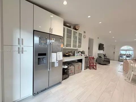 Kitchen - 7560 NW 173rd Ln, Hialeah, FL 33015 photo 3 of 4