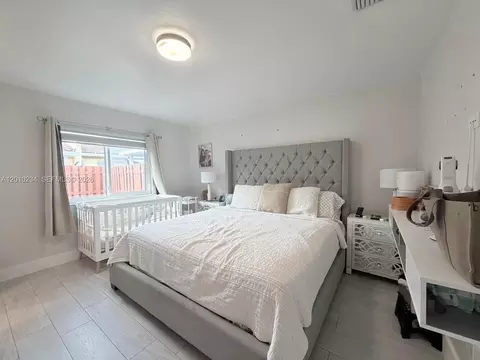 Bedroom - 7560 NW 173rd Ln, Hialeah, FL 33015 photo 3 of 5
