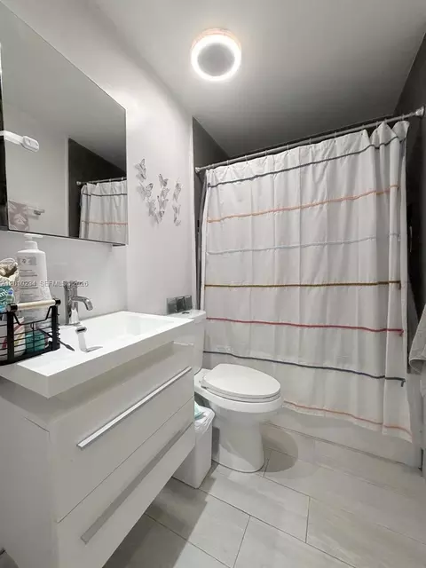 Bath - 7560 NW 173rd Ln, Hialeah, FL 33015 photo 4 of 9