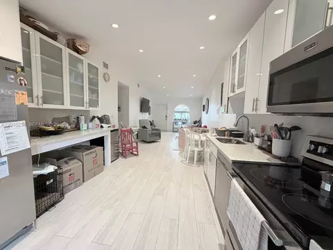 Kitchen - 7560 NW 173rd Ln, Hialeah, FL 33015 photo 1 of 4