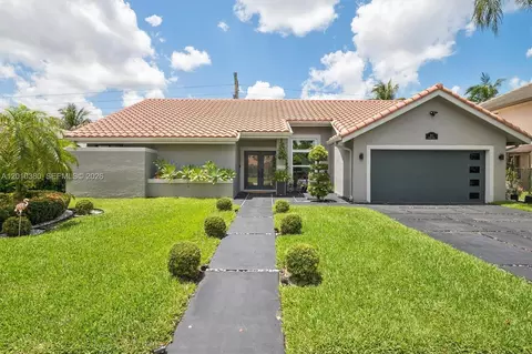 811 Amherst Ave, Davie, FL 33325
