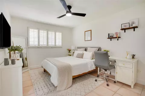 Bedroom - 7175 SW 117th Ter, Pinecrest, FL 33156 photo 4 of 7