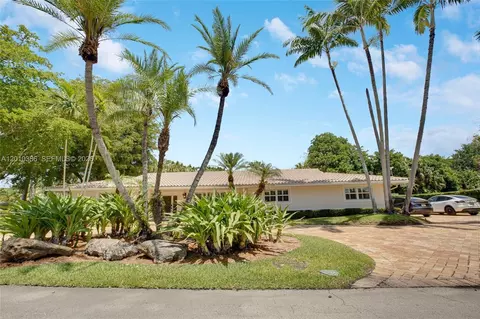 Exterior - 7175 SW 117th Ter, Pinecrest, FL 33156 photo 3 of 8