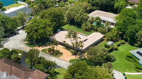 View/Area - 7175 SW 117th Ter, Pinecrest, FL 33156 photo 5 of 6