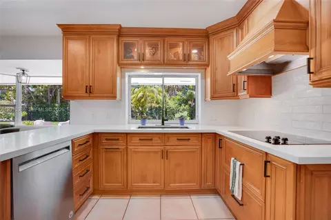 Kitchen - 7175 SW 117th Ter, Pinecrest, FL 33156 photo 2 of 7