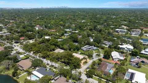 View/Area - 7175 SW 117th Ter, Pinecrest, FL 33156 photo 3 of 6