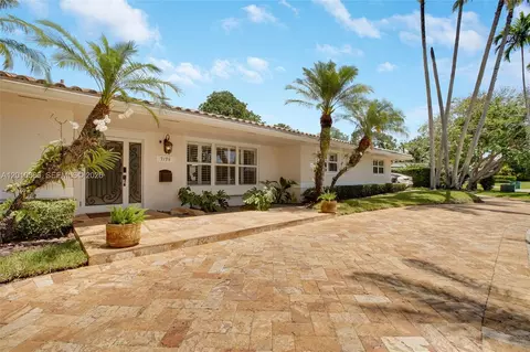 Exterior - 7175 SW 117th Ter, Pinecrest, FL 33156 photo 6 of 8