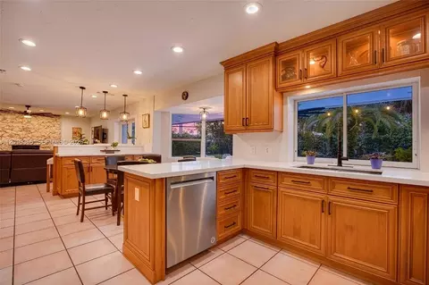 Kitchen - 7175 SW 117th Ter, Pinecrest, FL 33156 photo 4 of 7