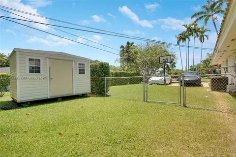 Exterior - 7175 SW 117th Ter, Pinecrest, FL 33156 photo 8 of 8