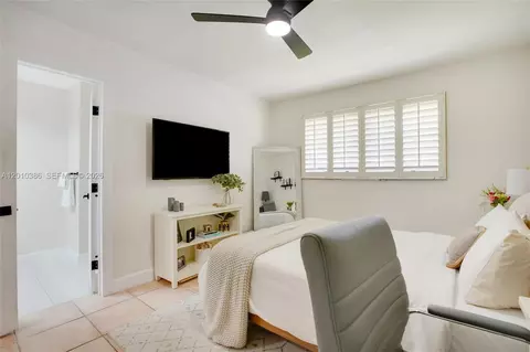 Bedroom - 7175 SW 117th Ter, Pinecrest, FL 33156 photo 5 of 7