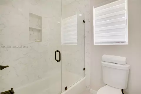 Bath - 7175 SW 117th Ter, Pinecrest, FL 33156 photo 5 of 8