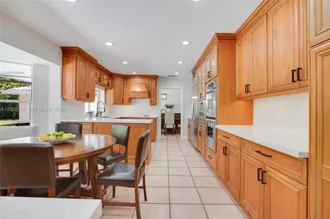 Kitchen - 7175 SW 117th Ter, Pinecrest, FL 33156 photo 6 of 7