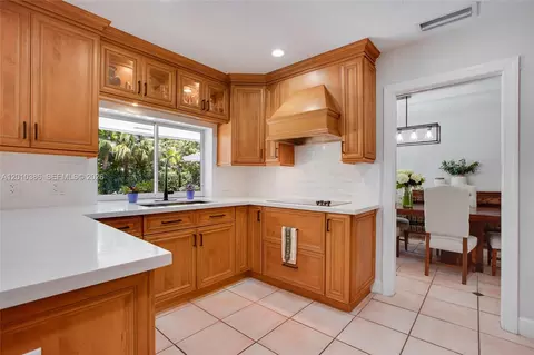 Kitchen - 7175 SW 117th Ter, Pinecrest, FL 33156 photo 5 of 7