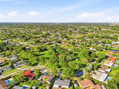 View/Area - 9331 SW 104th Ct, Miami, FL 33176 photo 9 of 12