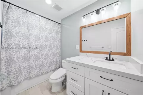 Bath - 9331 SW 104th Ct, Miami, FL 33176 photo 3 of 4